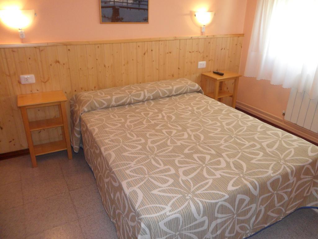 Hostal Alce Hotel Nigrán Kültér fotó
